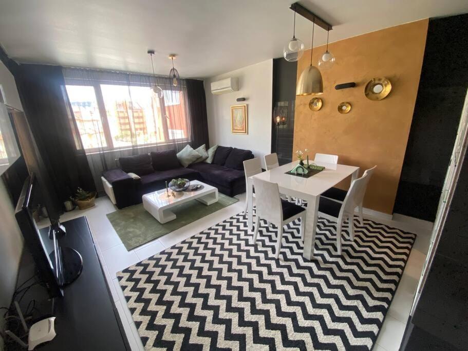 סופיה Lovely 1-Bedroom Apartament With Free Parking מראה חיצוני תמונה