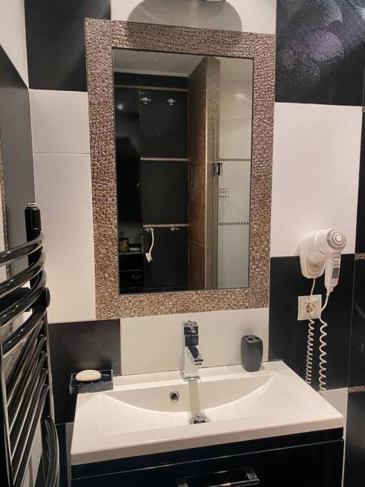 סופיה Lovely 1-Bedroom Apartament With Free Parking מראה חיצוני תמונה